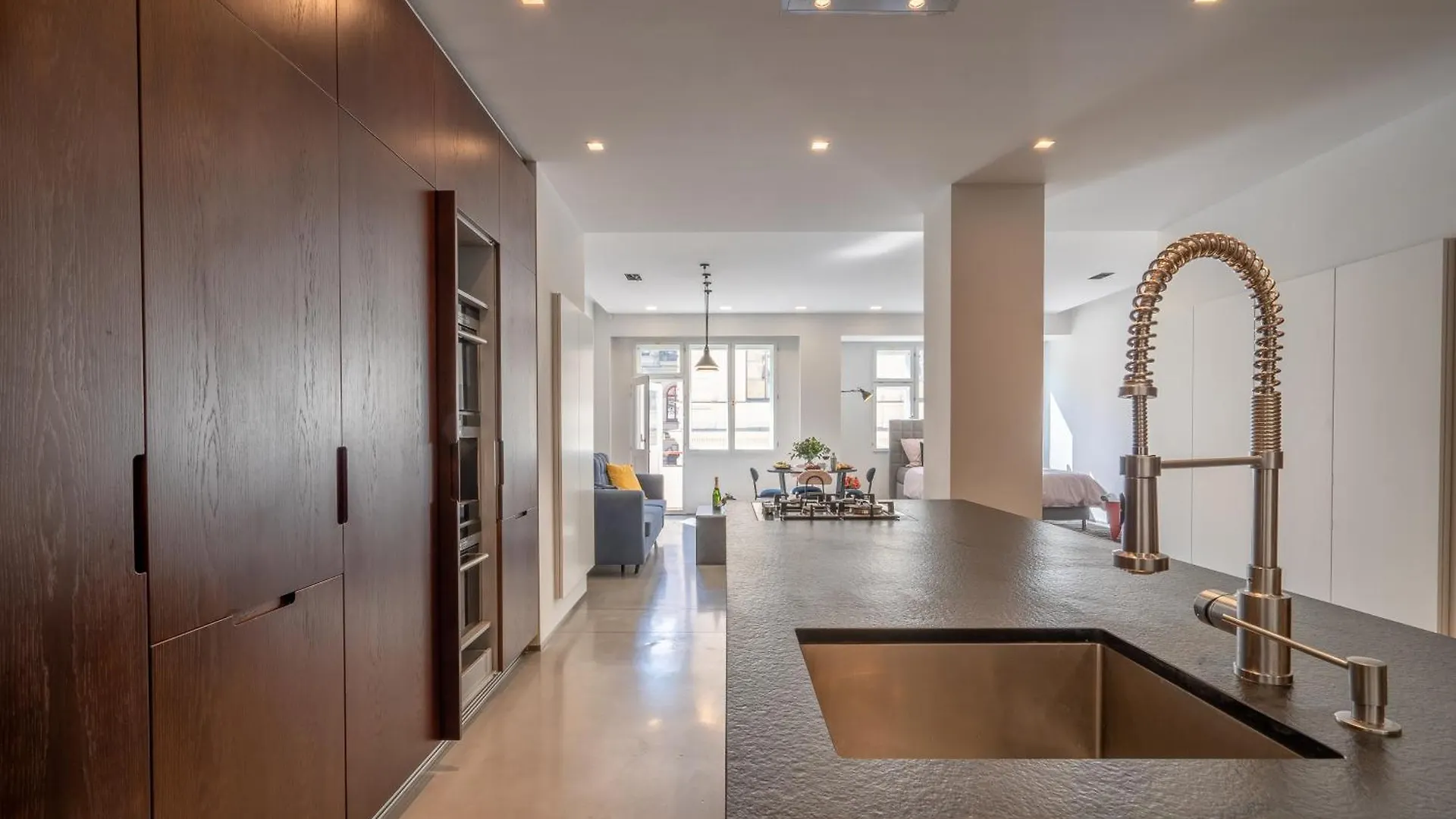 The Grand Krocinova Loft - Golden Bond Retreat Прага 0*,  Чехия