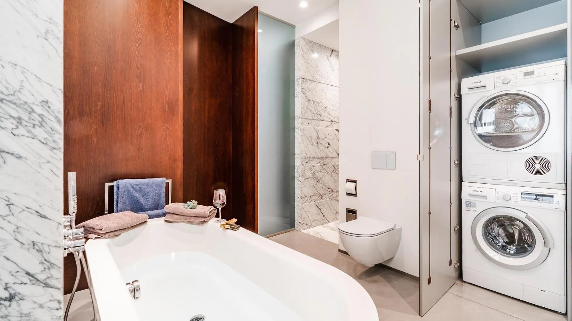 The Grand Krocinova Loft - Golden Bond Retreat Прага Апартаменты